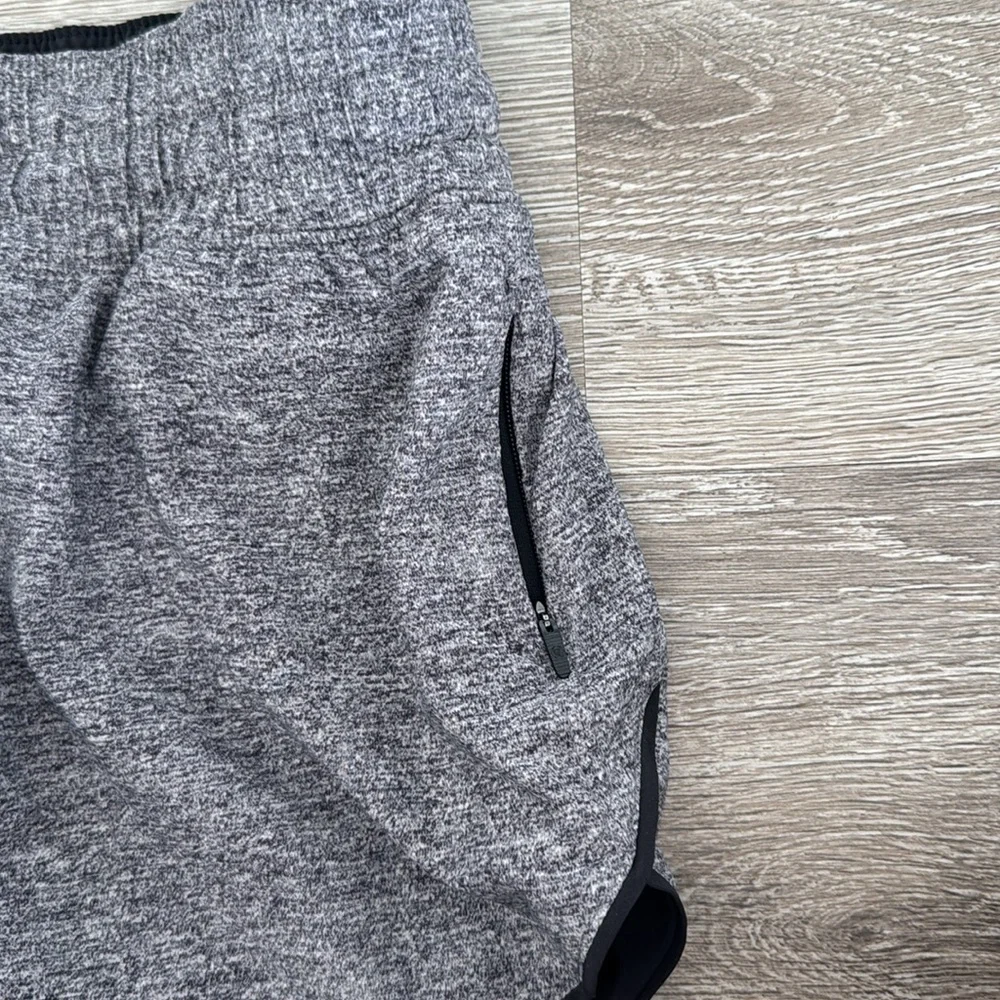 Lululemon Choose A Side Reversible Mid Rise Shorts Size 6
